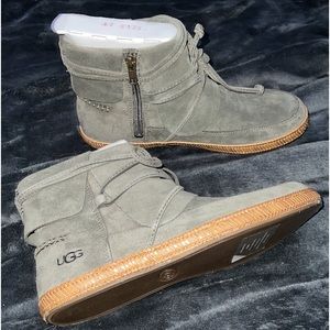 UGG Reid Suede Moccasin Boots size 7
